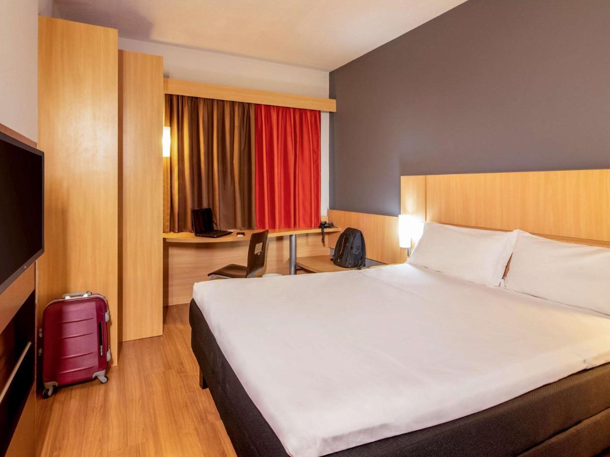 Ibis Petrolina Hotel Bagian luar foto