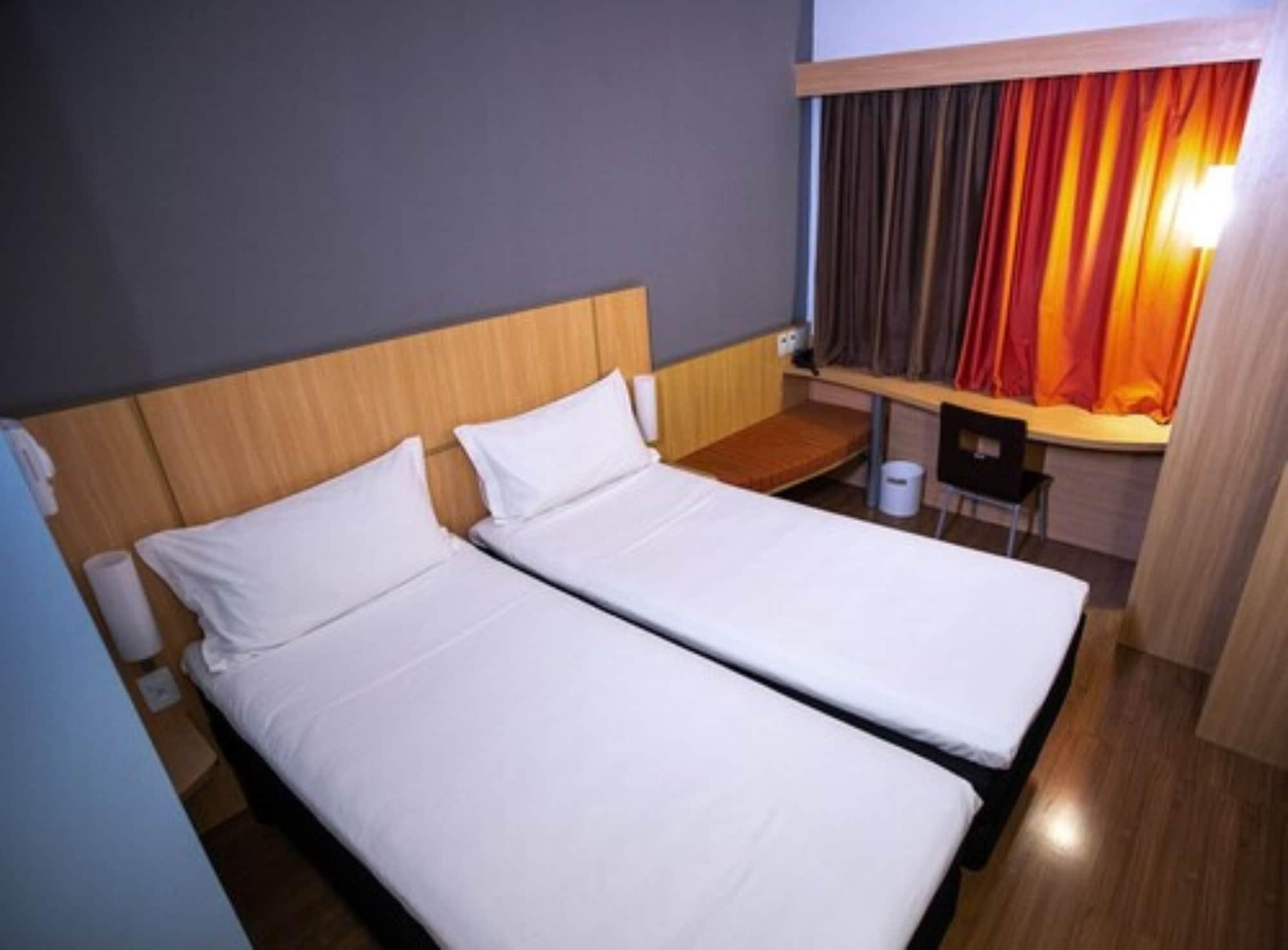 Ibis Petrolina Hotel Bagian luar foto