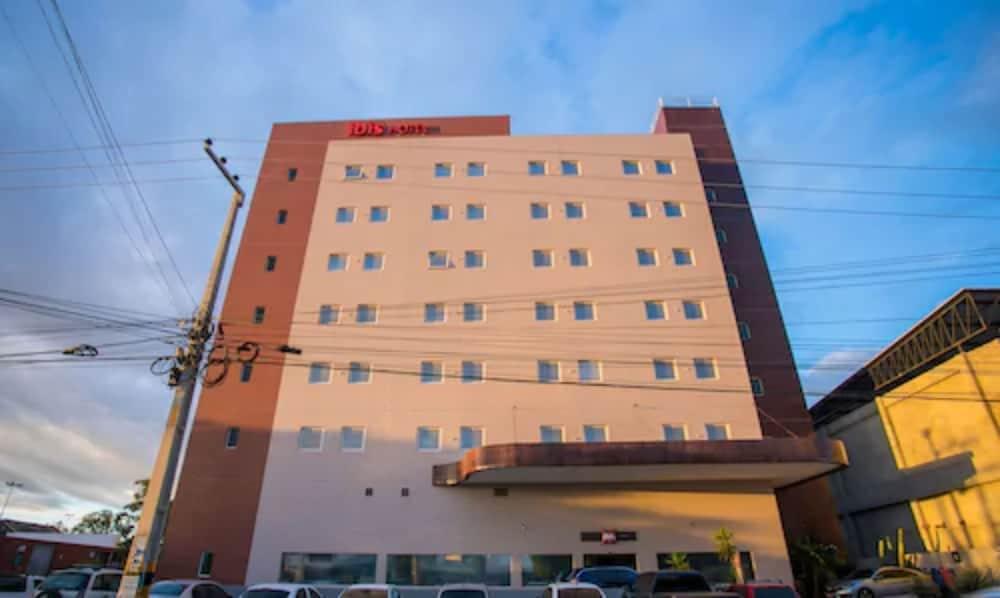 Ibis Petrolina Hotel Bagian luar foto