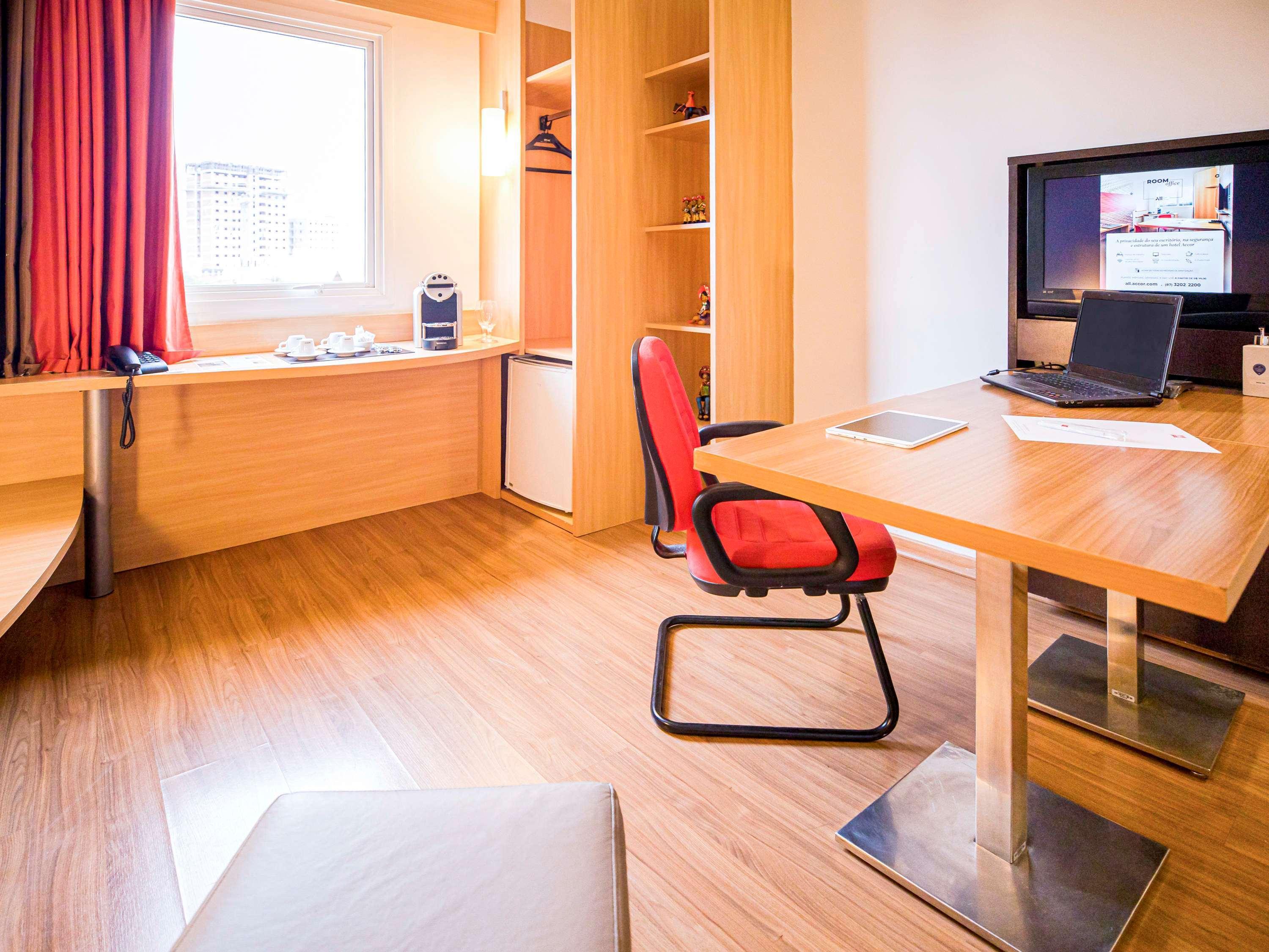 Ibis Petrolina Hotel Bagian luar foto