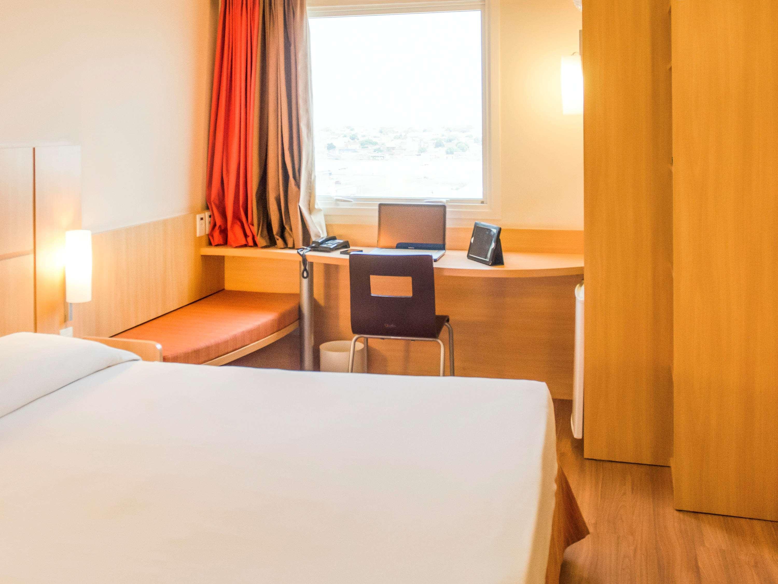 Ibis Petrolina Hotel Bagian luar foto