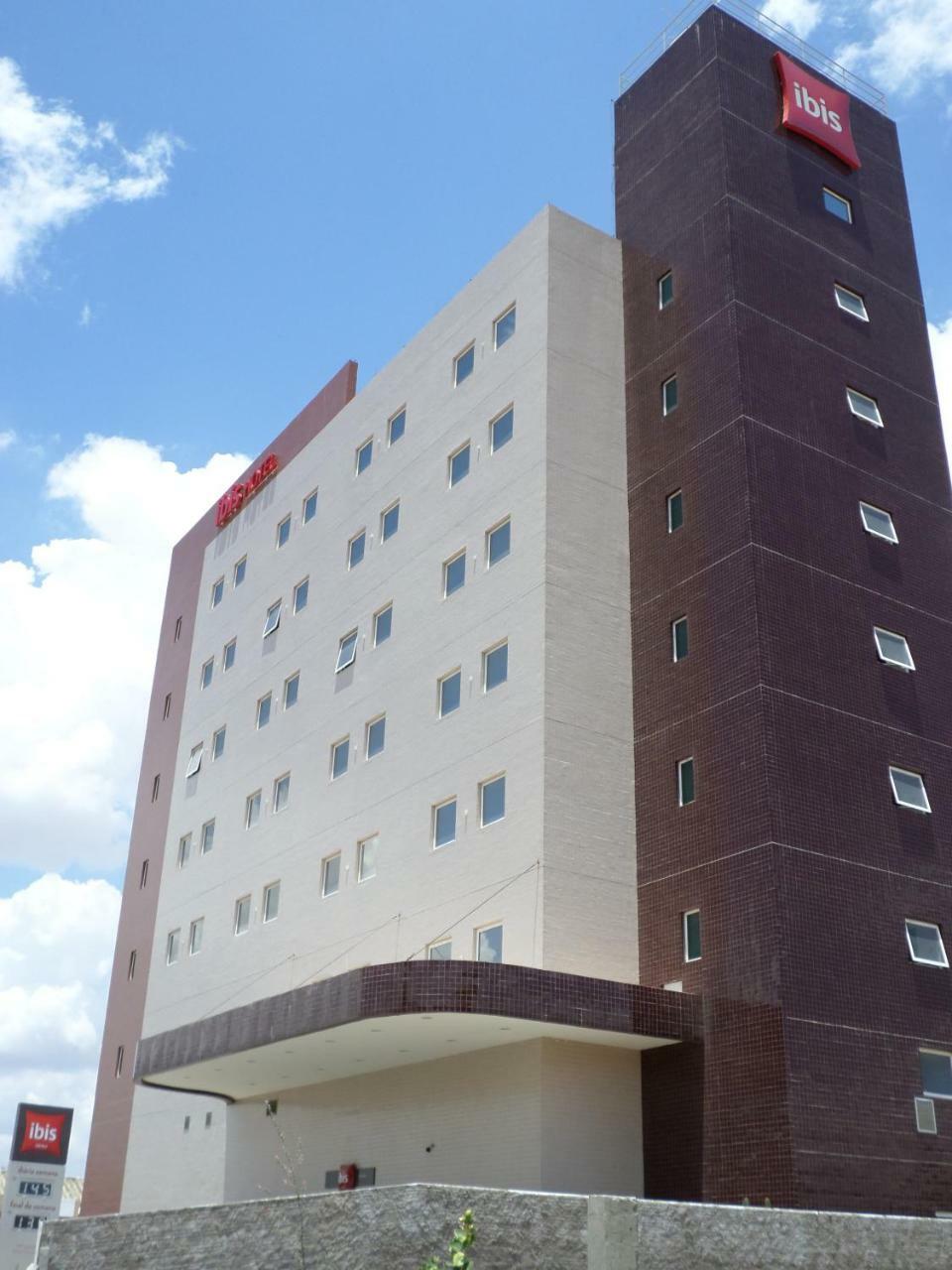 Ibis Petrolina Hotel Bagian luar foto